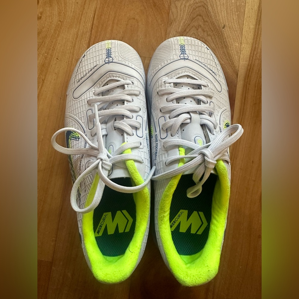 Nike kids indoor soccer shoes. Size 13